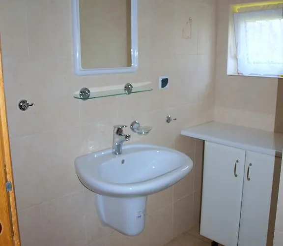 8-osobowy Drewniany Andrzej Semesterbostad *